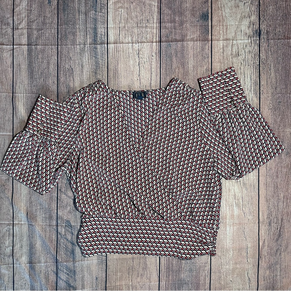 Size L: Geometric Cropped Blouse W/ Puffy Sleeves